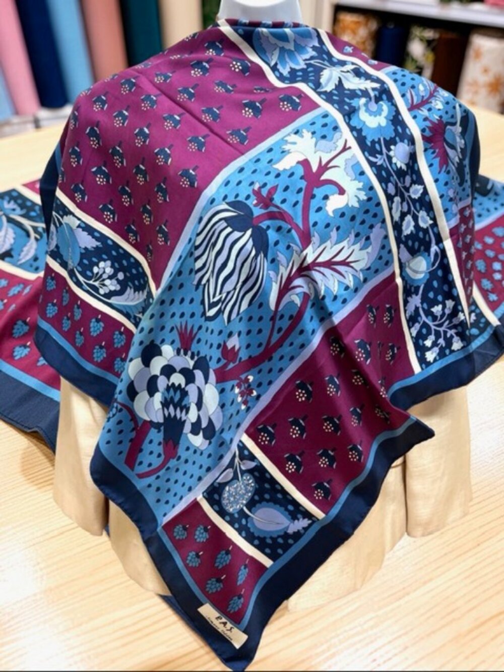 Vgt.  Simone Oddou P.S.S 100% Silk Scarf 31"x31" Midnight Blue Brown Floral(4)
